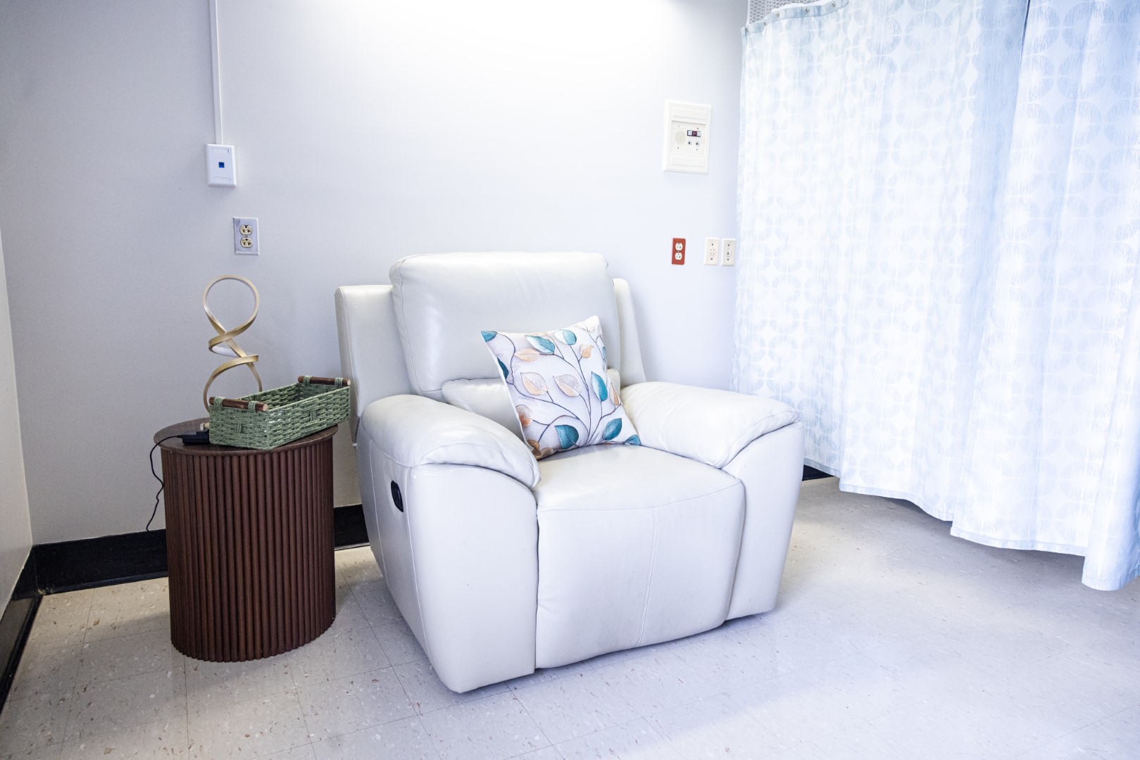 Quiet hospital consultation room for social services support