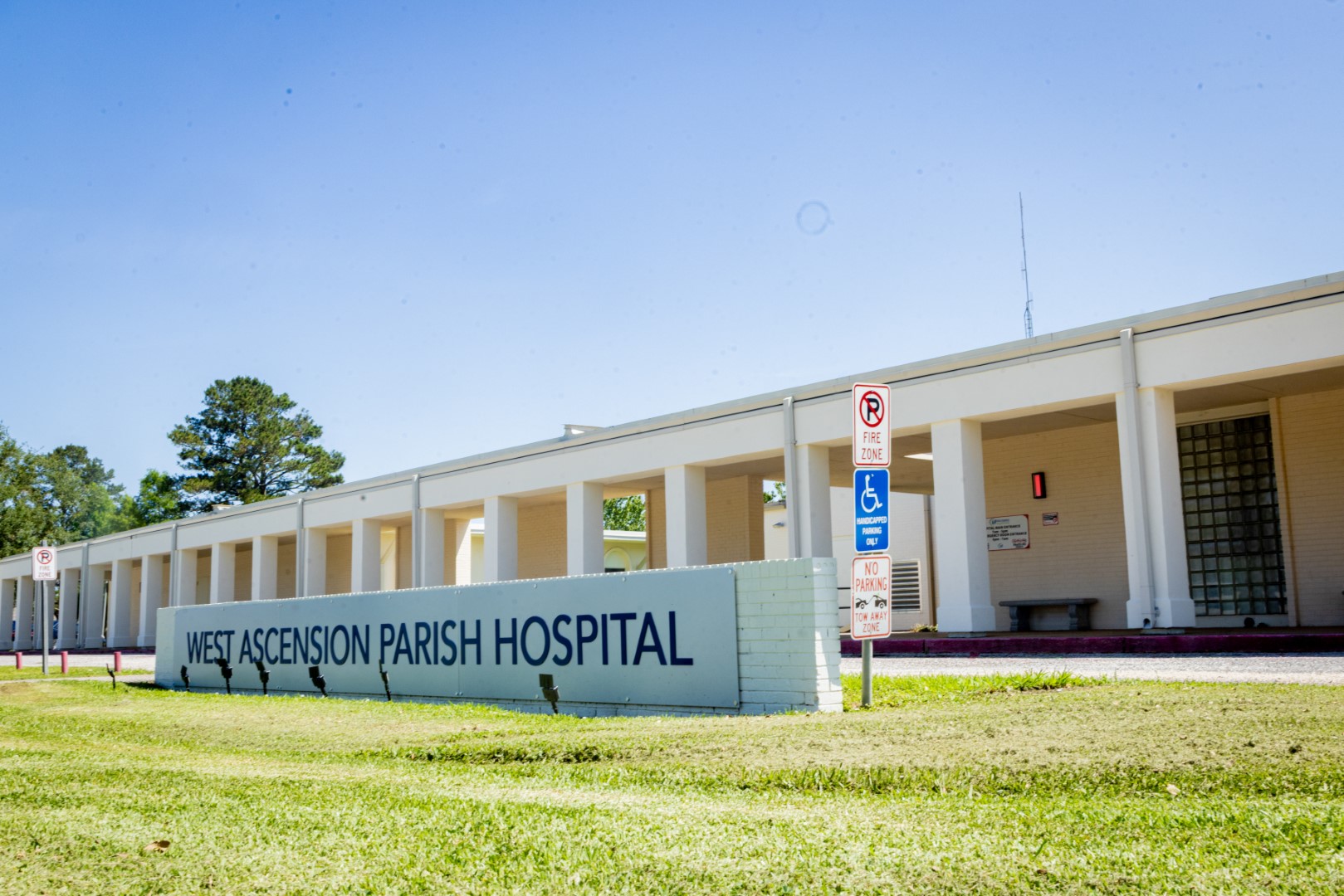 Front entrance of West Ascension Parish Hospital